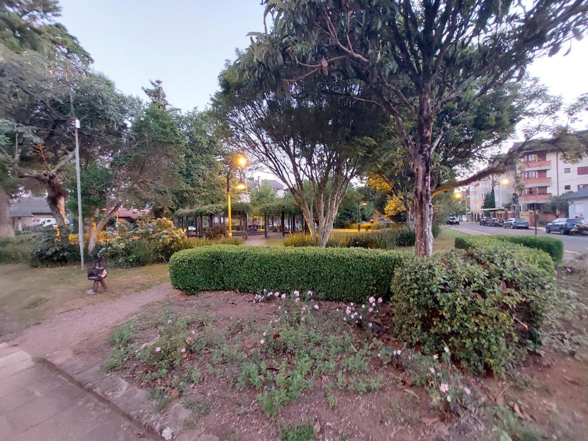 Roloff Praca Das Rosas Gramado Exterior photo