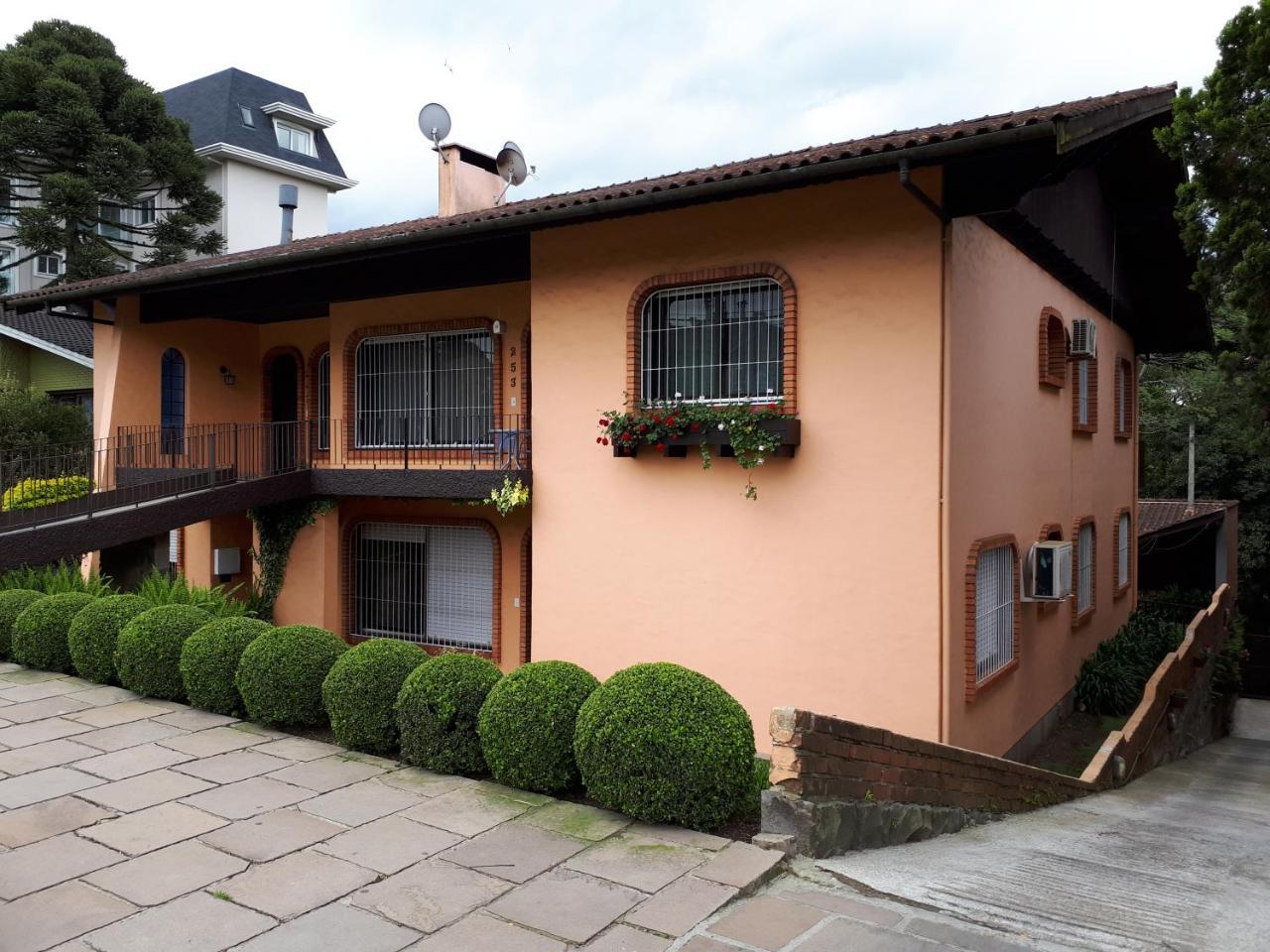 Roloff Praca Das Rosas Gramado Exterior photo
